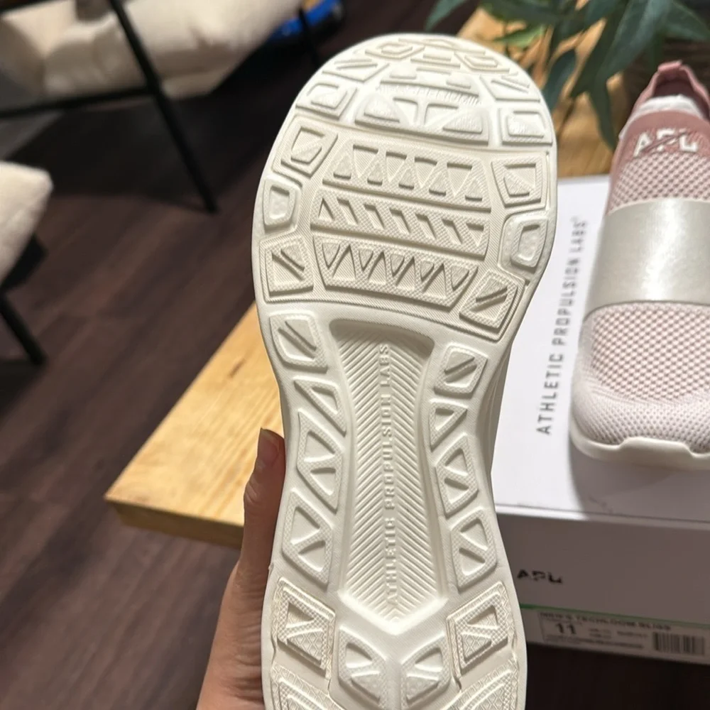 NEW APL Ivory Cream  Pink Athletic Slip-On Shoes sz11 - Picture 6 of 13
